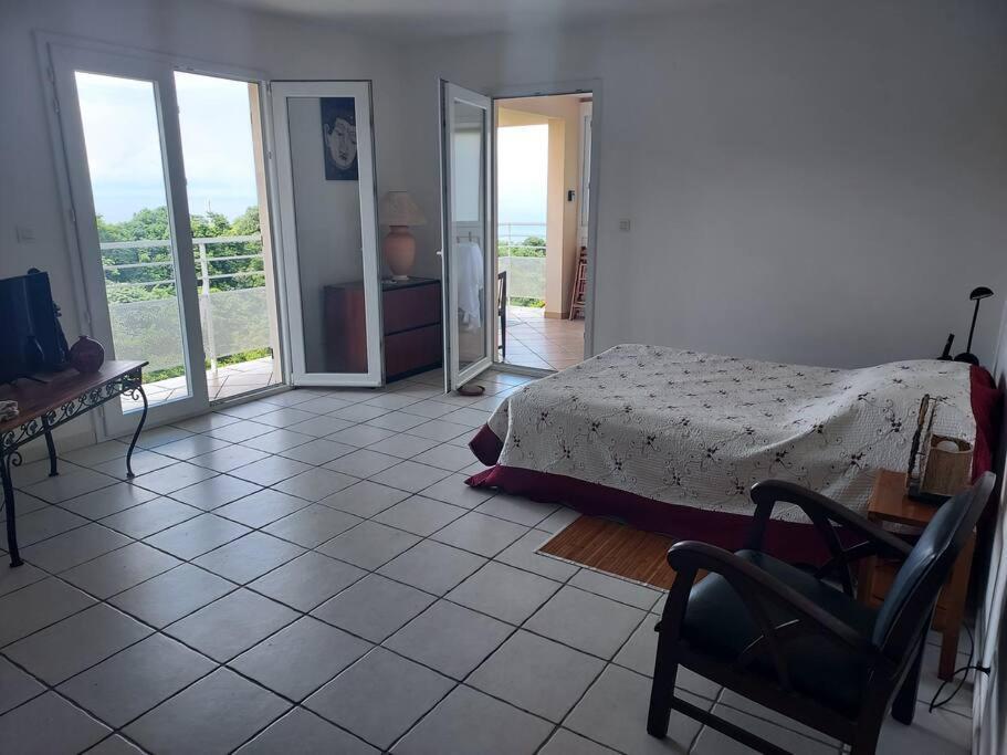Grand Studio En Bas De Villa Avec Vue Sur Mer Au Carbet ル・カルベ エクステリア 写真